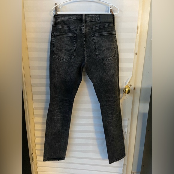 American Eagle distressed jeans - Picture 2 of 2